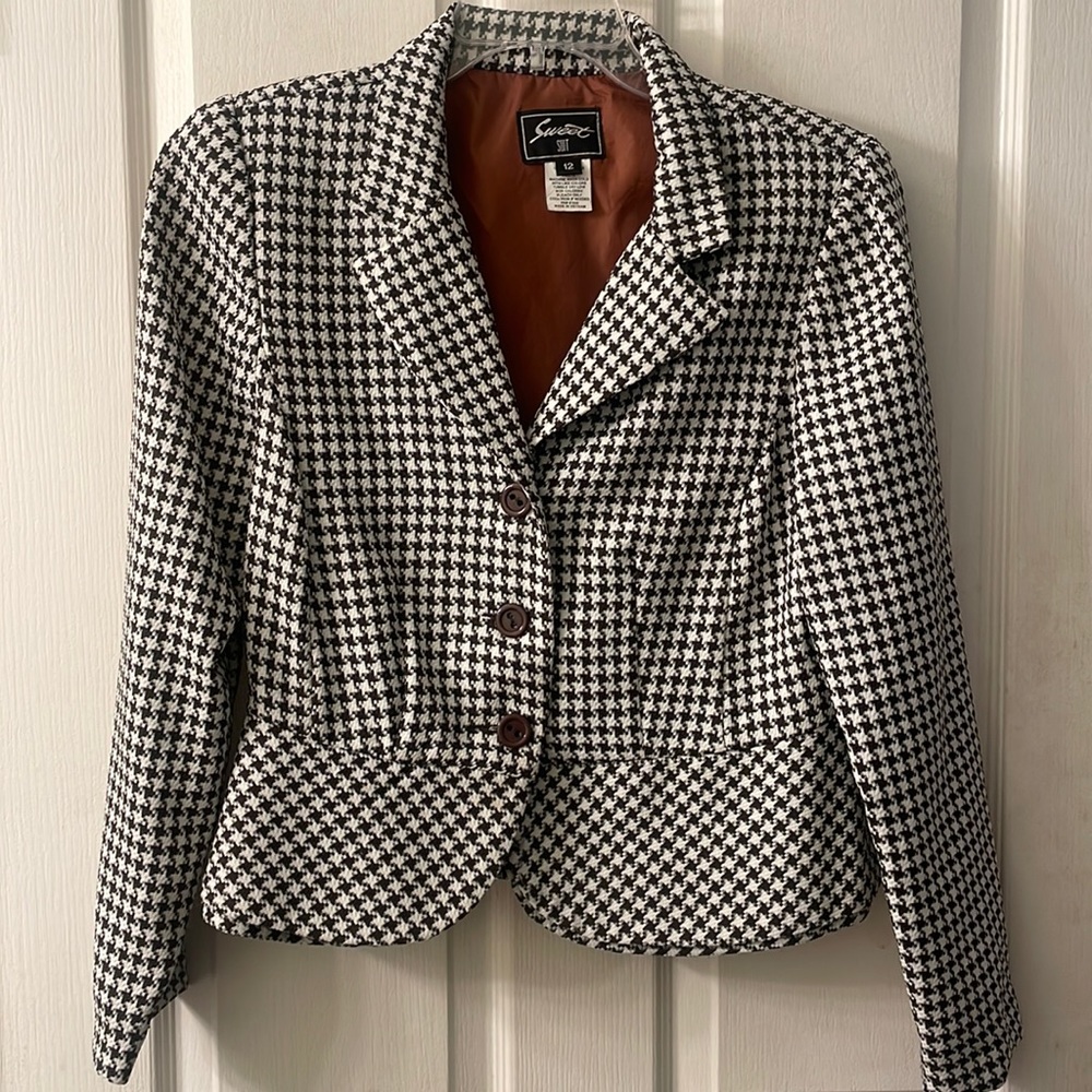 Brown and white houndstooth three button scalloped hem suiting jacket size 12